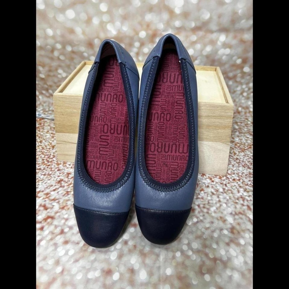 Munro Navy Blue Leather Cap Toe Ballet Flats Women's Size 8.5 B